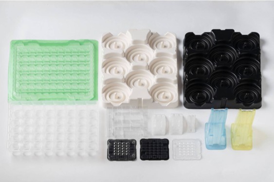 ロボットアームとの相性がよく、製品の形にもぴったり…そんな理想的なトレイを作ることができる