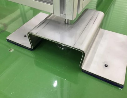 穴開けなしでピタッとくっつく。設備の耐震ならアンカーレスＴ－ＬＯＣＫ