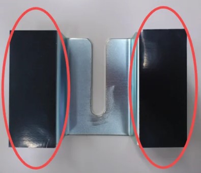 穴あけ不要の秘密は裏側。この強力なゲルが設備を倒さずしっかり守る