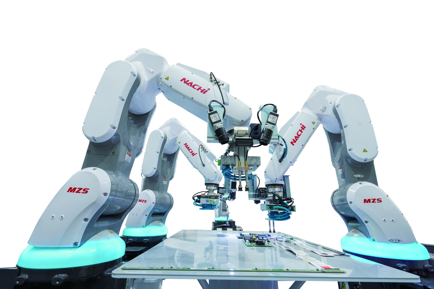 【国内初】ぶつかる前に停止！しかも作業スピードが早い国産ロボットが誕生 | 自動化・省人化