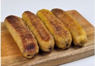 バナナをアルミホイルに巻いて焼くだけで、とろーりあまいスイーツに変身